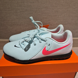 나이키 주니어 팬텀 풋살화 - 새상품 입니다