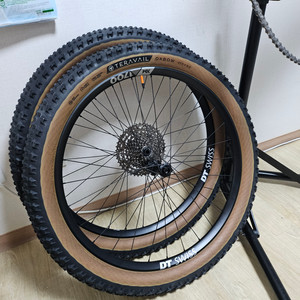 DT SWISS XM1700 27.5 휠셋 판매합니다 (타이어, 튜브 포함)