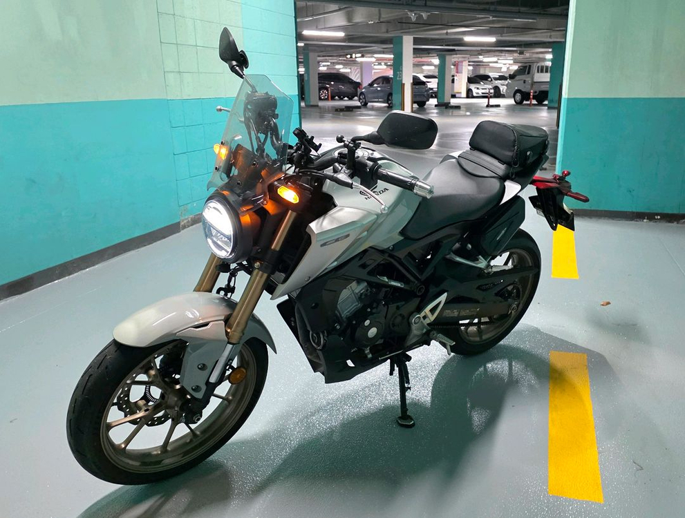 혼다 CB125R 이미지