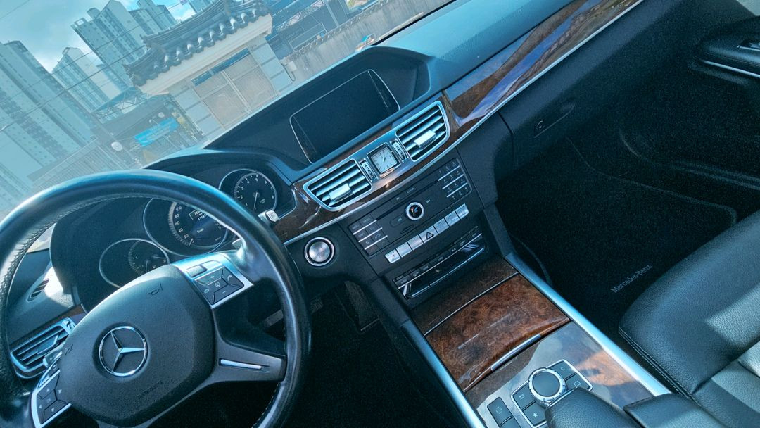 2016년형 벤츠 E300 자연흡기 마지막모델 판매합니다--8