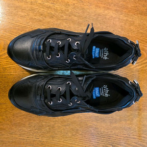 아떼바네사브루노 가죽 스니커즈