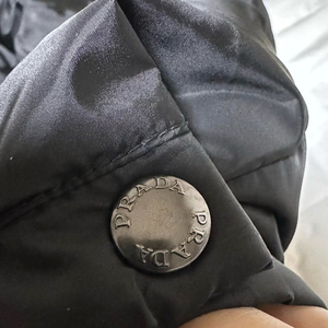 프라다 남성 패딩 sgy091 단추삽니다 이미지