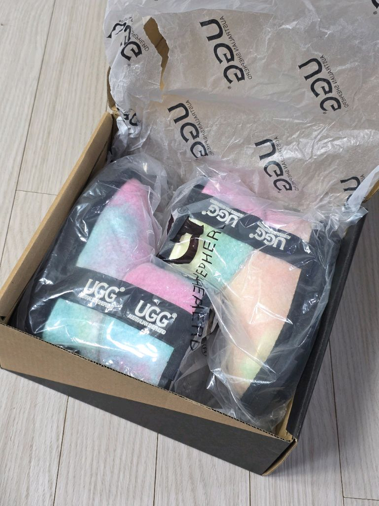 UGG 어그 키즈 클리어 레인보우 부츠 1회착용 140-155 이미지