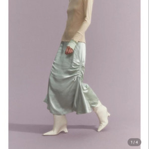 &M 드로스트링 새틴 스커트 라이트 그린 에이치엔앰 흐앤무