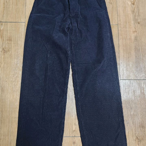 유니클로 이네스 드 라 프레상쥬 64