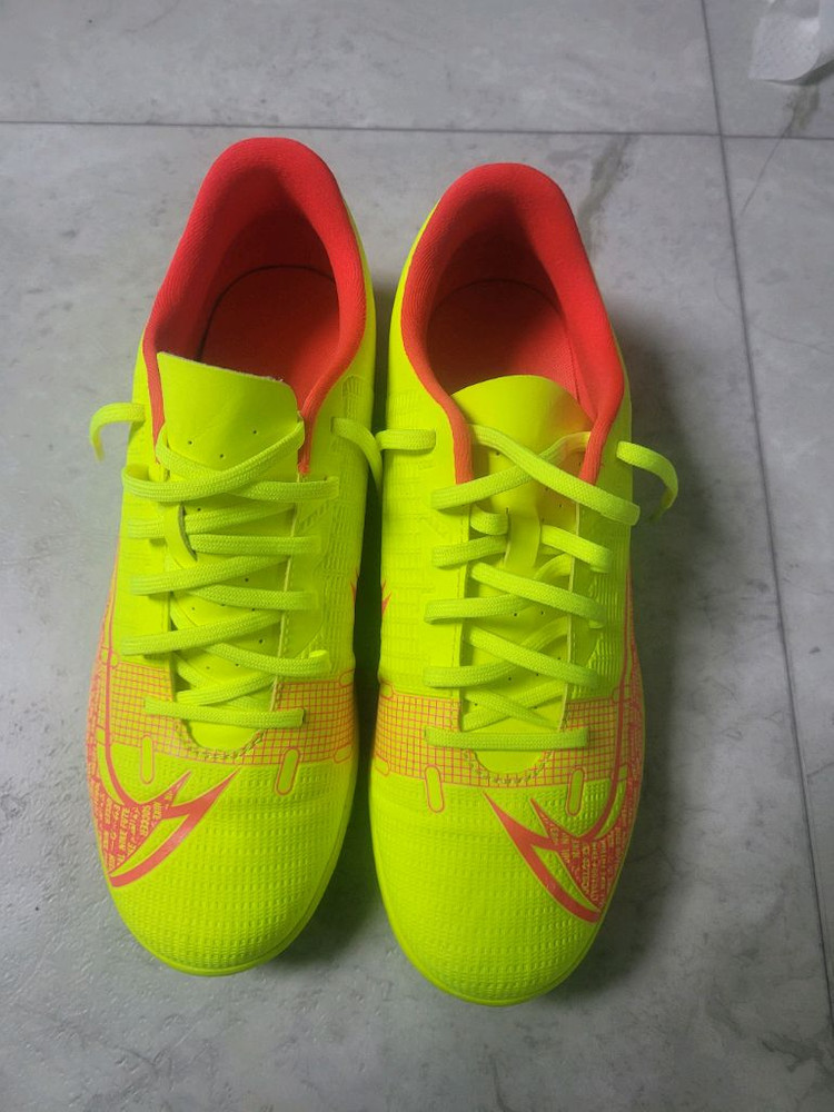 나이키 머큐리얼 형광 축구화 255 이미지