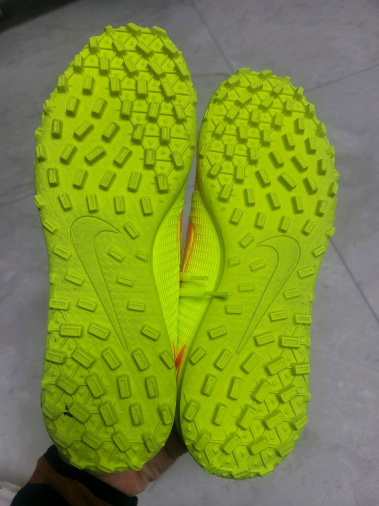 나이키 머큐리얼 형광 축구화 255 이미지