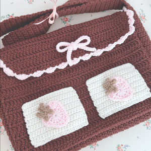 새봄님 초코에 퐁당 빠진 딸기 뜨개 가방 판매합니다