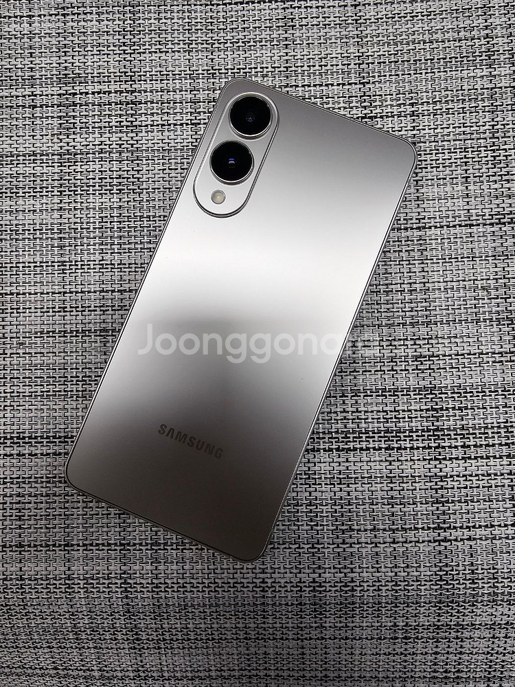 (새상품급) 갤럭시 S25엣지 256G 실버 25년 11월개통 무기스 무찍힘 초S급 선물용 86만팝니다@--0