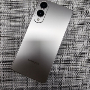 (새상품급) 갤럭시 S25엣지 256G 실버 25년 11월개통 무기스 무찍힘 초S급 선물용 86만팝니다@