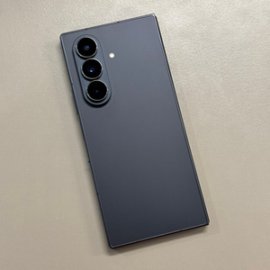 초SSS급* 갤럭시Z폴드7 블랙색상 256용량 흠집 기스 일절없는 초SSS급 새상품컨디션 선물용 추천