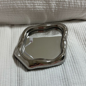 물결 모양 은색 거울