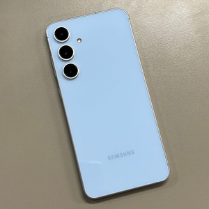 갤럭시S24FE 블루색상 256용량 25년11월개통 흠집 기스 일절없는 초SSS급 새상품컨디션 정상해지공기계