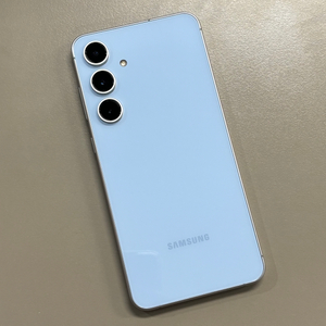 갤럭시S24FE 블루색상 256용량 25년11월개통 흠집 기스 일절없는 초SSS급 새상품컨디션 정상해지공기계