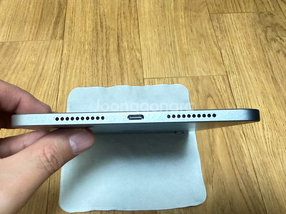 아이패드 미니 A17 pro + 정품 스마트폴리오 케이스 새제품급 팝니다--5