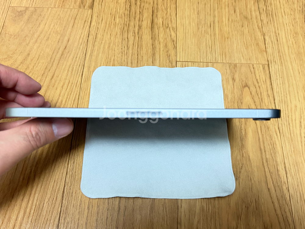 아이패드 미니 A17 pro + 정품 스마트폴리오 케이스 새제품급 팝니다--6