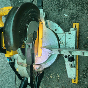 디월트 DW713 KR01 각도절단기