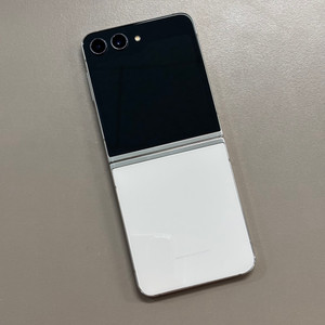 갤럭시Z플립5 화이트색상 256용량 가성비 꿀매물 서브용 배달용 게임용 추천