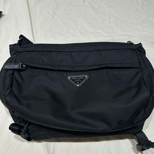 프라다 바이커백 미듐