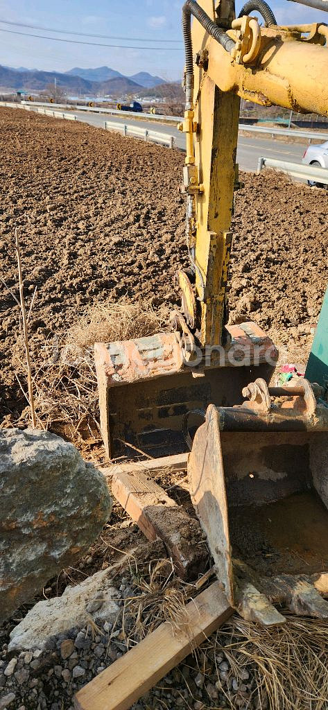 2004년식3900시간 이전해야 하는 코마츠 PC15 1.7톤 미니굴삭기 가변됨 본바가지 대바가지 쁘레카 집게 갈퀴--3