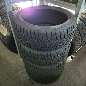 넥센 윈터 윈가드2 205 45 R17 타이어(캐스퍼/미니) 1시즌 탄 중고 타이어 판매합니다!