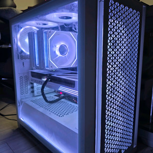 라이젠7 5800X3D 64GB RTX5070TI 커세어PC 팝니다
