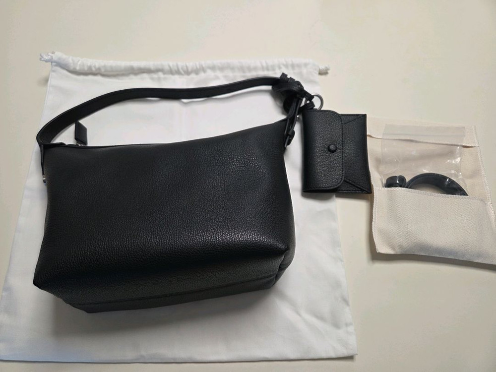 드메리엘 베네타 볼륨백 블랙 이미지