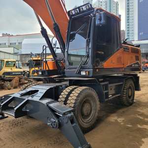 08W 타이어굴삭기 두산DX220W-7 (2023년) 회전라인 특AA급 팝니다.