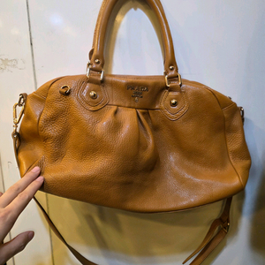 프라다 레더 핸드백