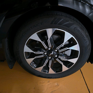 ka4카니발 19인치 순정휠+ 컨티넨탈 타이어 판매