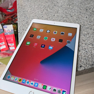아이패드 8세대 32기가 골드 s급 애플펜슬+상자까지
