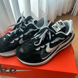 나이키 사카이 베이퍼와플 블랙 270mm