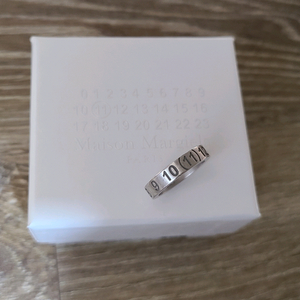 마르지엘라 넘버링 뉴메리컬 반지 링명품팔찌목걸이귀걸이까르띠에구찌루이비통디올셀린느샤넬로로피아나보테가베네타