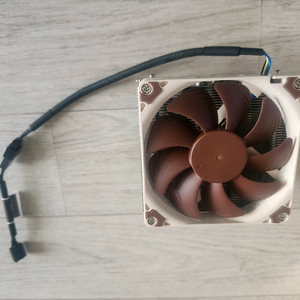 녹투아 NH-L9i CPU 쿨러 팝니다.