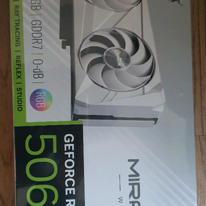 이엠텍 RTX 5060 미라클 화이트 미개봉