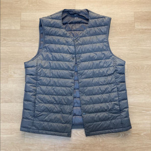 유니클로 경량 다운 조끼 95