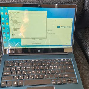 얇은 노트북 입니다