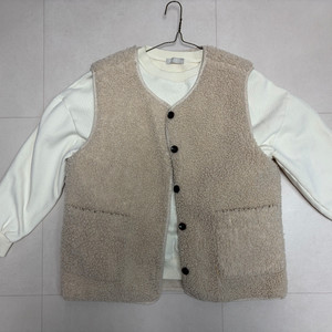 피그먼트 뽀그리조끼&맨투맨 일괄 판매