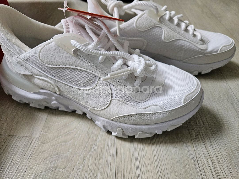 나이키 DQ5188 리액트 리비전 여성 운동화 써밋화이트 새상품 235사이즈--6