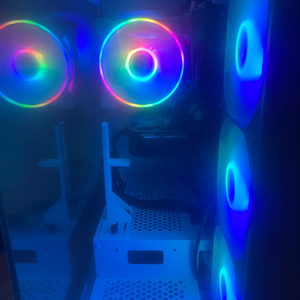 고성능 게이밍 PC 반본체