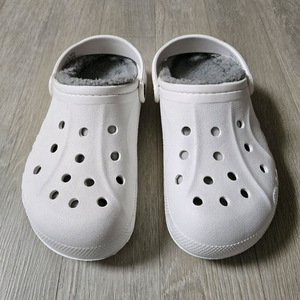 크록스 바야 라인드 클로그 털크록스 M5W7 240사이즈 화이트