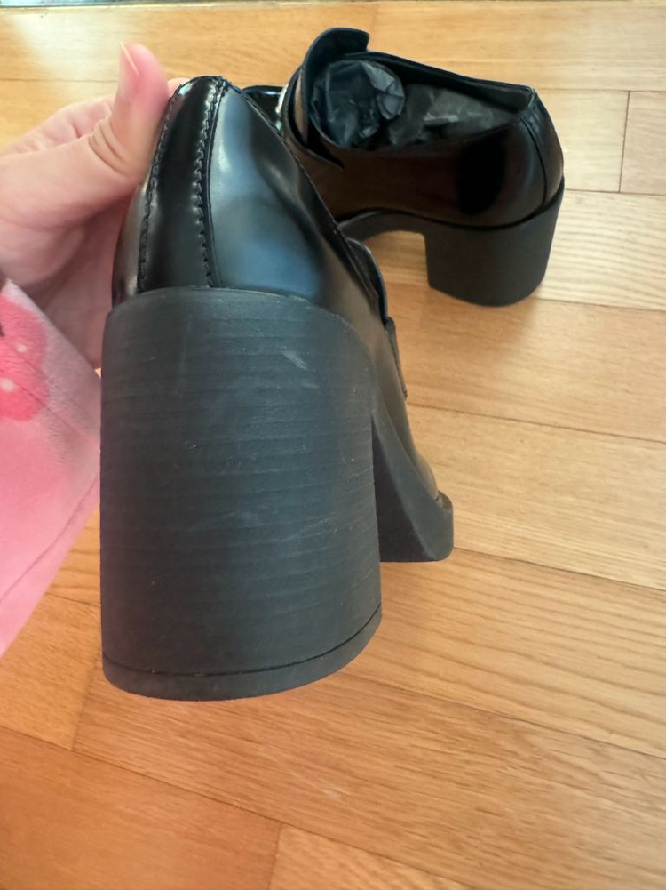 프라다 브러시드 가죽 힐 로퍼 35.5 새상품--8