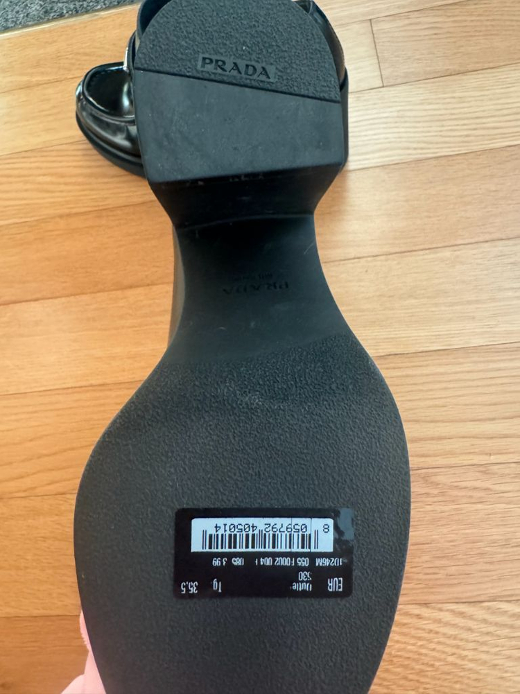 프라다 브러시드 가죽 힐 로퍼 35.5 새상품--9