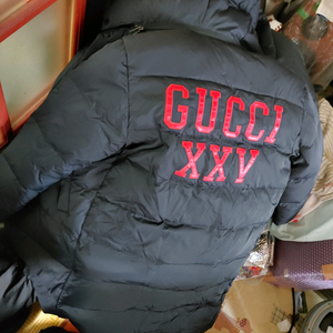 구찌 뉴욕양키스 롱패딩 s 사이즈