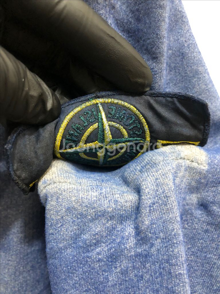 [S] 스톤아일랜드 더스트 컬러 트리트먼트 맨투맨 블루--4