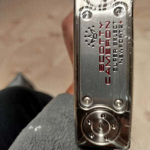 새제품 스카티카메론 퍼터 슈퍼 셀렉트 뉴 포트2 23년형 34인치 비닐 그대로 있습니다. 50만원 이미지