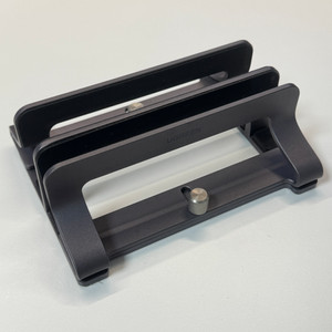 유그린 노트북 태블릿 수직 거치대 맥북 아이패드 클램쉘 스탠드 2슬롯 새제품 팝니다.