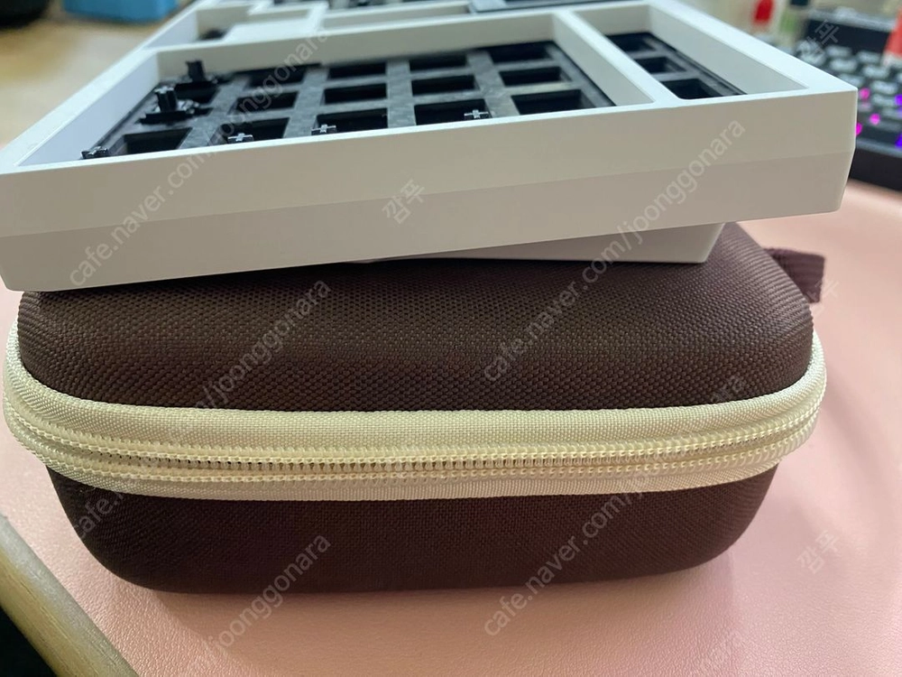 qk100 화이트(골드 무게추/핫스왑/카본보강,폼보강) 팝니다. 이미지