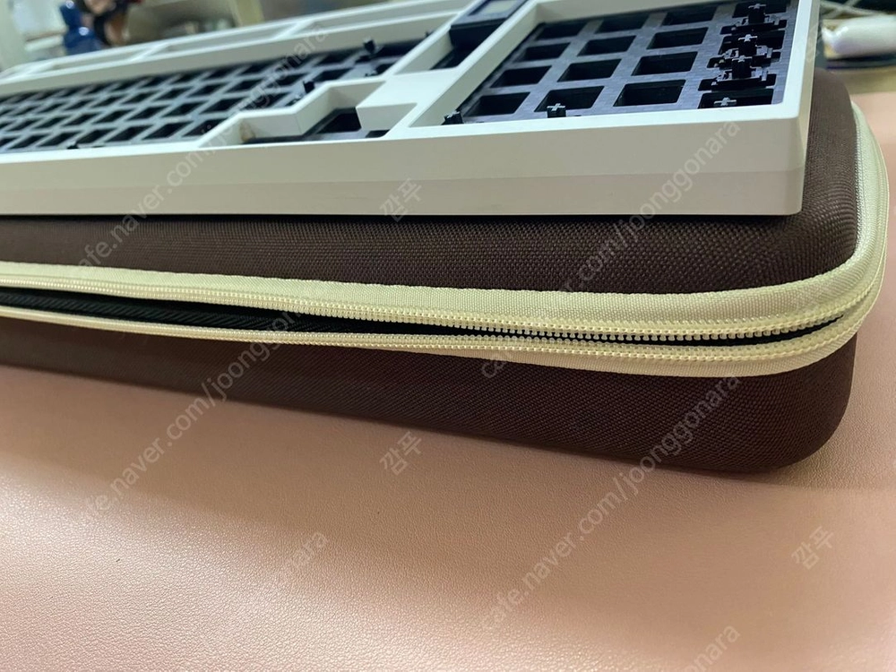 qk100 화이트(골드 무게추/핫스왑/카본보강,폼보강) 팝니다. 이미지