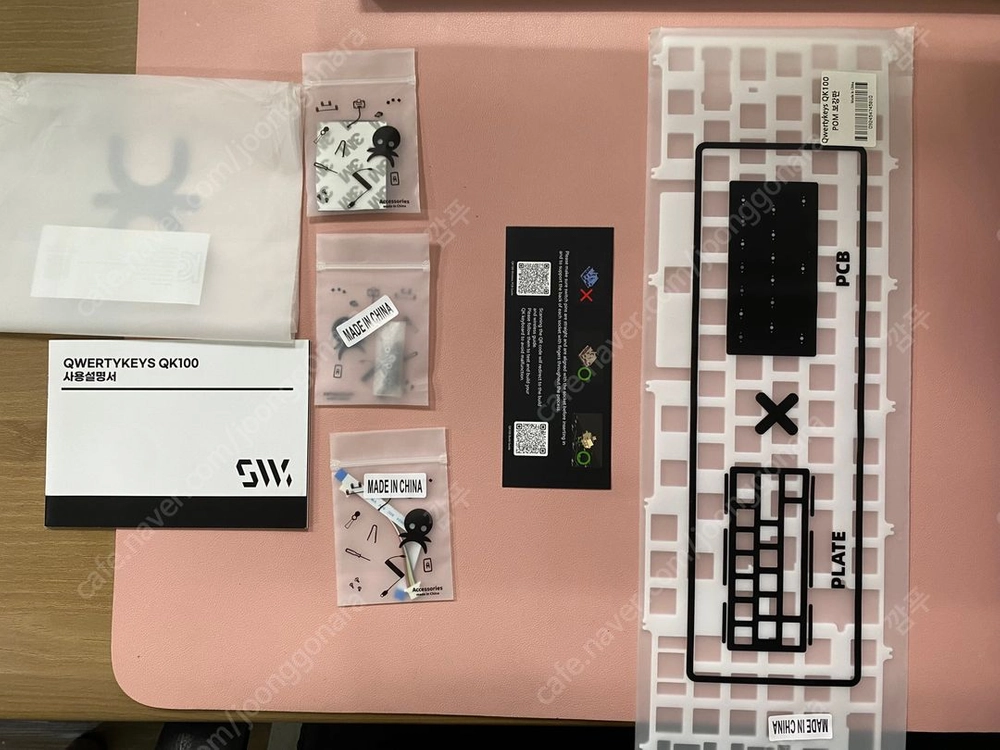qk100 화이트(골드 무게추/핫스왑/카본보강,폼보강) 팝니다. 이미지